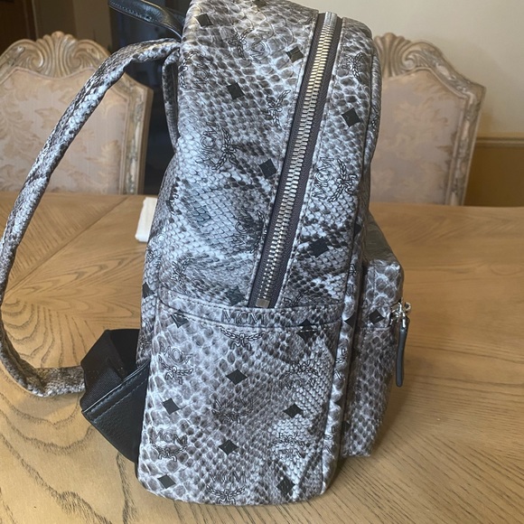❤️ Authentic MCM Python Leather Book bag - Picture 4 of 10